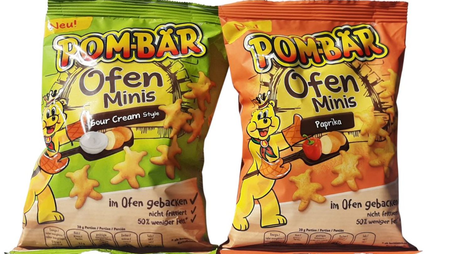Kandidat 2: Pom-Bär Ofen Minis  Intersnack bewirbt die beiden Pom-Bären-Varianten damit, dass sie "50 Prozent weniger Fett" im Vergleich zu herkömmlichen Kartoffelsnacks enthalten. Was der Hersteller lieber nicht groß vorne drauf schreibt: Die Ofen-Minis enthalten fünfeinhalb bis sechs Mal so viel Zucker wie die Original-Pom-Bären. Damit dürften sie laut WHO-Empfehlungen nicht an Kinder vermarktet werden, was durch die Comic-Anmutung aber passiert, kritisiert Foodwatch. Intersnack erklärt den höheren Zuckergehalt mit dem enthaltenen Weizenmehl, das die Kartoffelstärke in Zucker umwandelt. Den Vorwurf des Kindermarketings versucht das Unternehmen mit dem Hinweis zu entkräften, man sei eine Familienmarke, die sich an "die Zielgruppe der Eltern und Familien" richte. "Reine Kinderumfelder" schließe die Werbestrategie in Fernsehen und Online aus.