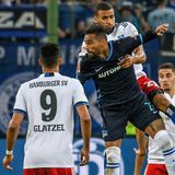 Im Jahr 2023 treffen zwei relegationserfahrene Teams aufeinander. Für den VfB Stuttgart spricht, dass er als Bundesligist favorisiert ist. Es ist automatisch ein Vorteil, wenn man die ganze Saison gegen leistungsstärkere Mannschaften in der 1. spielt statt gegen schwächere in der 2. Liga. Ein schlechtes Omen für die Schwaben ist es, dass sie als einer der wenigen Bundesligisten in der Relegation abgestiegen sind. Aber damals hieß der Gegner Union Berlin, das sich mittlerweile für die Champions League qualifiziert hat. Und der HSV? Ist bereits zum vierten Mal seit 2014 in der Relegation und unternimmt nach 2022 (im Bild gegen Hertha) den zweiten Versuch als Zweitligist. Im Vorjahr feierte der HSV zwar erstmals einen Sieg in der Relegation, im Rückspiel aber behielt die Hertha die Oberhand und durfte noch ein Jahr in der ersten Liga verweilen.