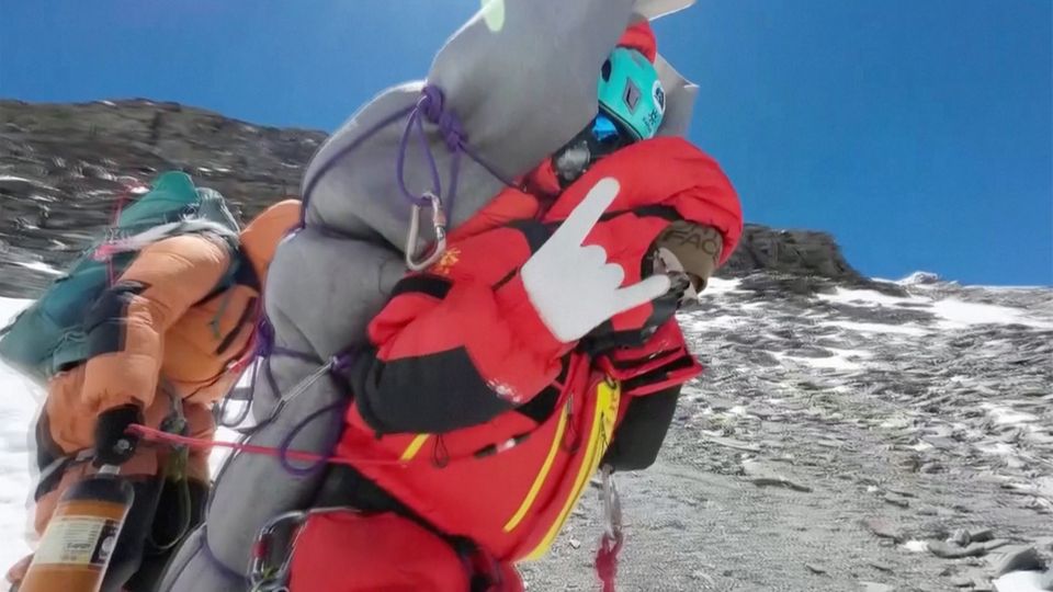 Kritik im Netz: Bergsteiger wurde von Sherpa am Mount Everest gerettet – und zeigt sich undankbar