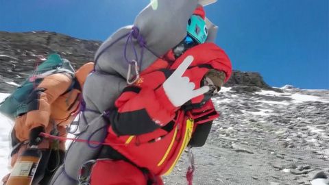 Kritik im Netz: Bergsteiger wurde von Sherpa am Mount Everest gerettet – und zeigt sich undankbar