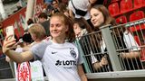 Abwehr: Sjoeke Nüsken, Eintracht Frankfurt  Die 15-fache Nationalspielerin ist Backup in der Innenverteidigung. Die 22-Jährige wechselt im Sommer zum FC Chelsea, was zeigt, was für ein Talent sie ist. Noch muss sich die Innenverteidigerin in der Nationalelf hinten anstellen.