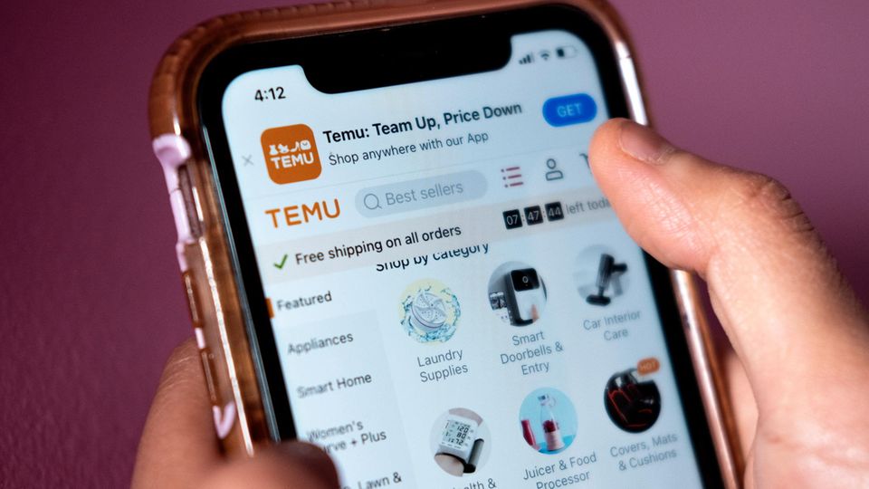 Auf einem Smartphone ist die neue Amazon Konkurrenz aus China, Temu geöffnet