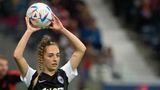 Abwehr: Sophia Kleinherne, Eintracht Frankfurt  Die rechte Außenverteidigerin profitiert von der Nicht-Nominierung von Julia Gwinn, die hinten rechts gesetzt war. Jetzt muss es dort Kleinherne richten – so wie schon das ganze zurückliegende Jahr.