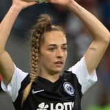 Abwehr: Sophia Kleinherne, Eintracht Frankfurt  Die rechte Außenverteidigerin profitiert von der Nicht-Nominierung von Julia Gwinn, die hinten rechts gesetzt war. Jetzt muss es dort Kleinherne richten – so wie schon das ganze zurückliegende Jahr.