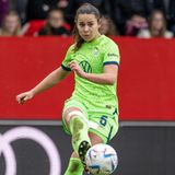 Mittelfeld: Lena Oberdorf, VfL Wolfsburg  Mit 21 Jahren hat Oberdorf 37 Länderspiele absolviert. Das sagt einiges über ihre Klasse und ihren Wert für die Nationalelf. Sie ist die Sechserin im deutschen Team und als Abräumerin wie Passgeberin unverzichtbar.
