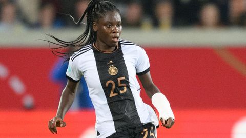 Angriff: Nicole Anyomi, Eintracht Frankfurt  Die Krefelderin machte das erste Mal bei der vergangenen WM eine breitere Öffentlichkeit auf sich aufmerksam, wo sie als Einwechselspielerin einige Einsätze hatte. Sie ist mit 23 noch und auf jeden Fall eine wichtige Ergänzungsspielerin mit dem Potenzial für mehr.