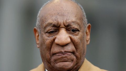 Bill Cosby muss sich erneut wegen mutmaßlichen sexuellen Übergriffen vor Gericht verantworten.