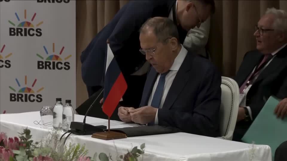 Video: Treffen in Kapstadt: Außenminister der Brics-Staaten zum Ukraine-Krieg