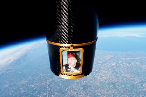 Nach seinem Tod: Witwe schickt Asche von Hobby-Astronomen ins Weltall