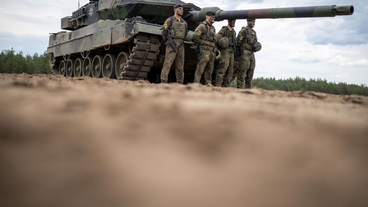 Panzerbau: Auch nicht unwichtig: Der Leopard 2 ist bei seinen Besatzungen beliebt. Auch nicht unwichtig: Der Leopard 2 ist bei seinen Besatzungen beliebt.