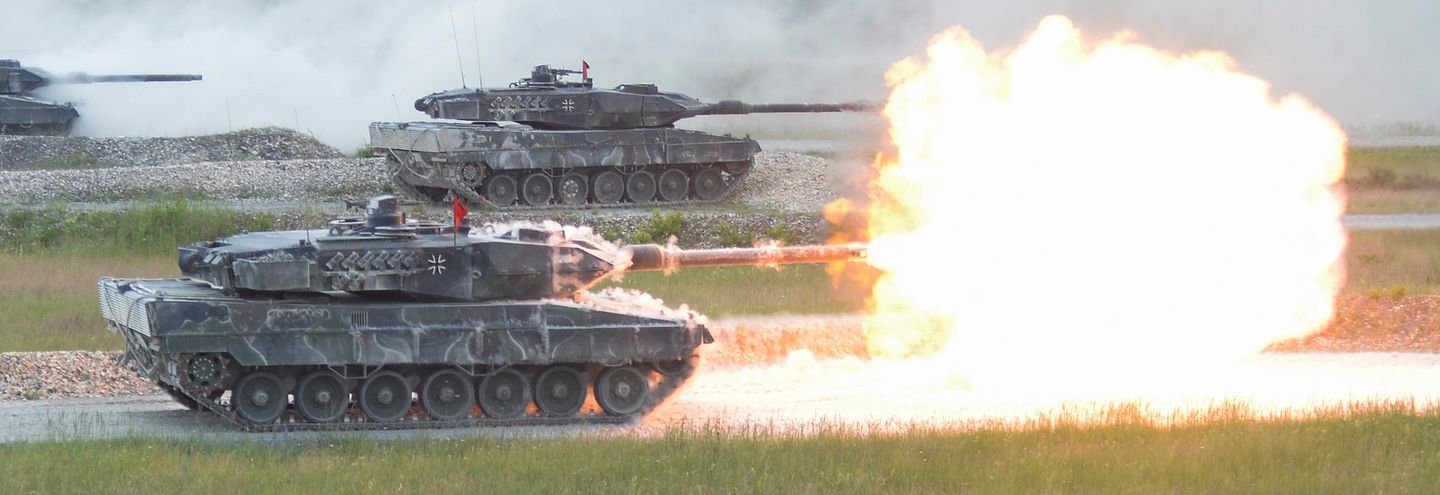 Überwältigende Feuerkraft. Leopard 2A6 mit der verlängerten Glattrohrkanone.