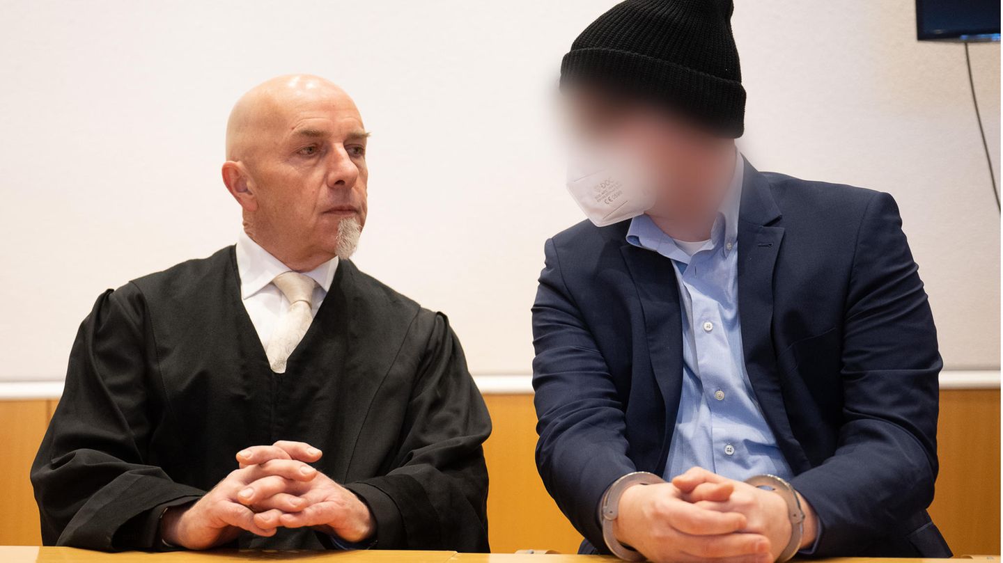 Der Prozess wegen Kindesmissbrauchs begann im Februar – damals saß der nun Verurteilte neben seinem Verteidiger