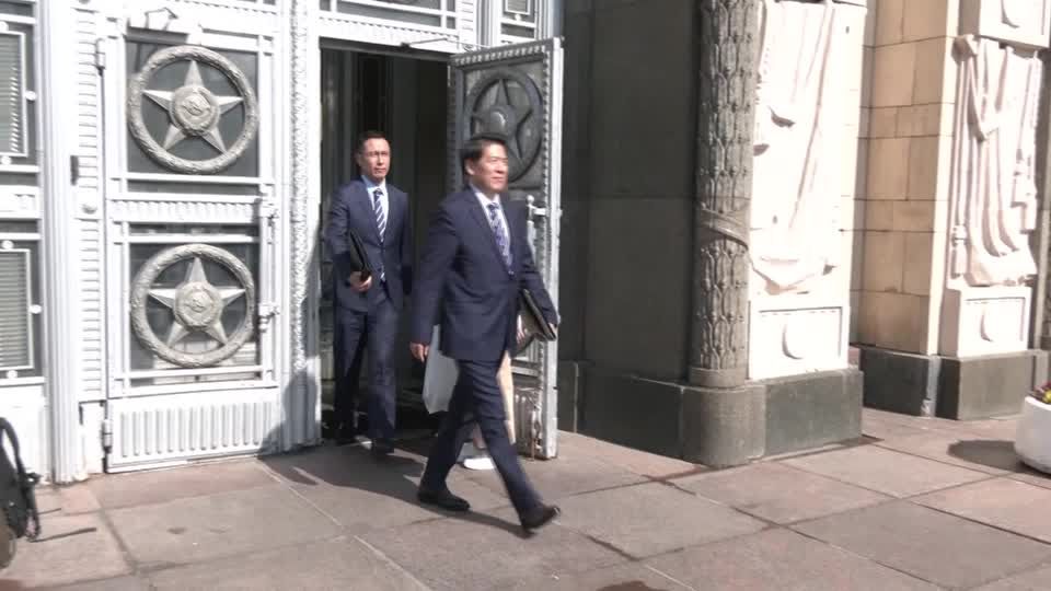 Putins Krieg: China: Tür für Gespräche zwischen Ukraine und Russland nicht "fest" verschlossen