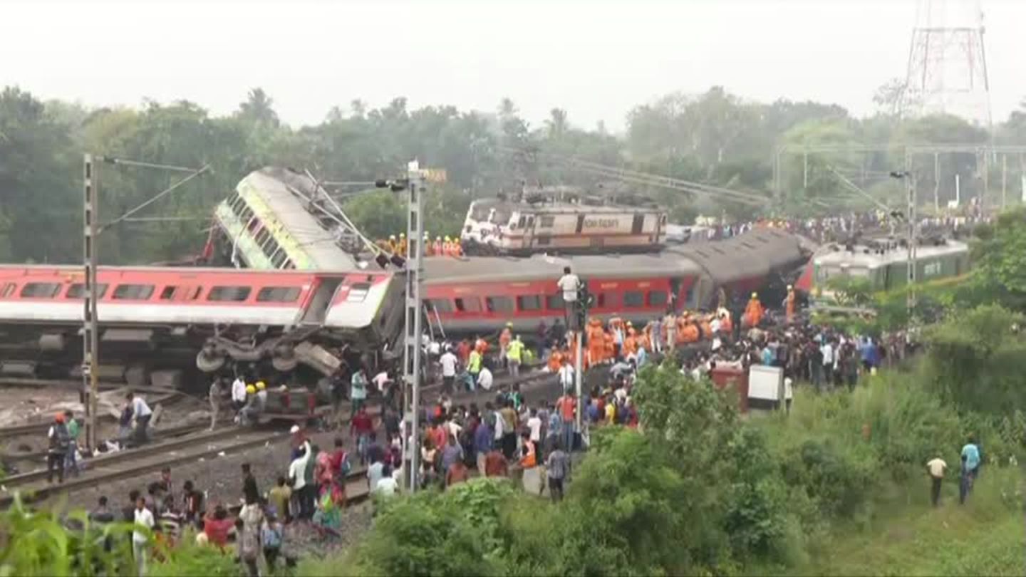 Video: Hunderte Tote bei Zugunglück in Indien
