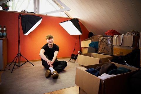 Die Vintage Mode verkauft Gründer Lukas Hamm vom Dachboden seines Elternhauses aus