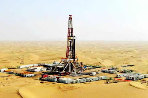 Chinas Tarim Ölfeld in der Taklimakan Wüste