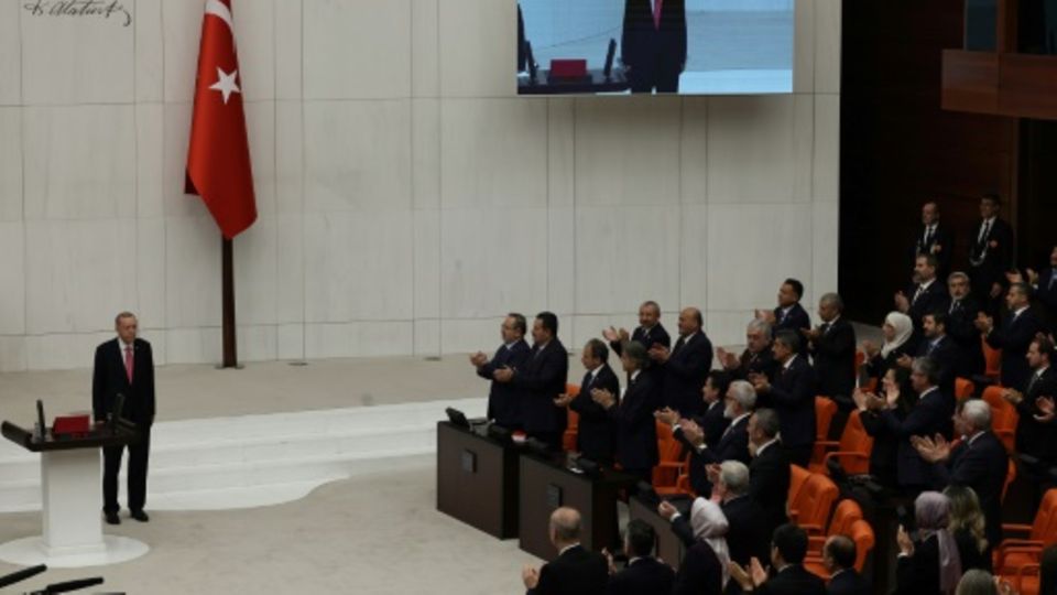 Erdogan vor  Abgeordneten bei Vereidigungszeremonie