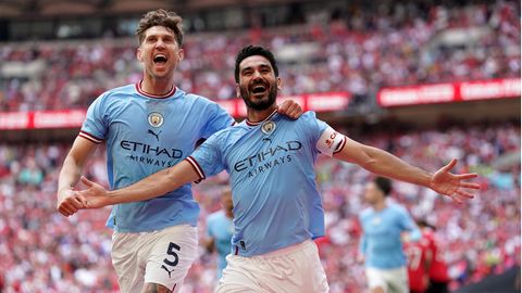 Ilkay Gündogan jubelt im himmelblauen Trikot von Manchester City