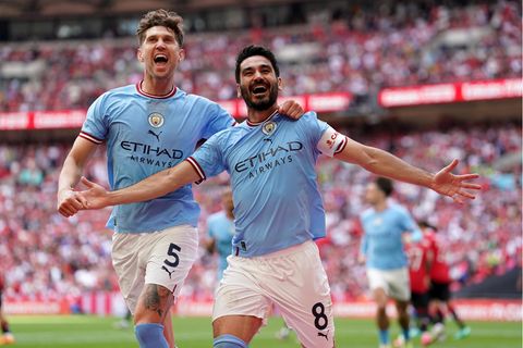 Ilkay Gündogan jubelt im himmelblauen Trikot von Manchester City