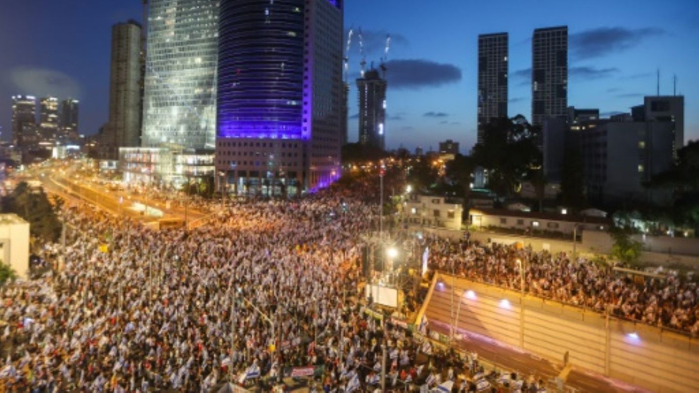 Demonstrators against the government's judicial overhaul bill thronged Tel Aviv for the 22nd week running
