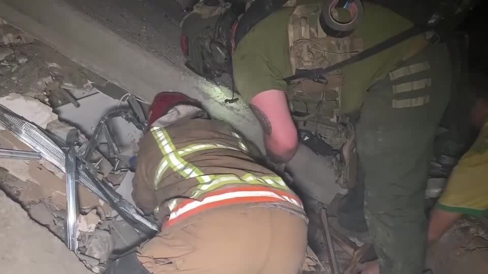 Video: Ukraine: Totes Kind nach Angriff auf Wohnhaus bei Dnipro