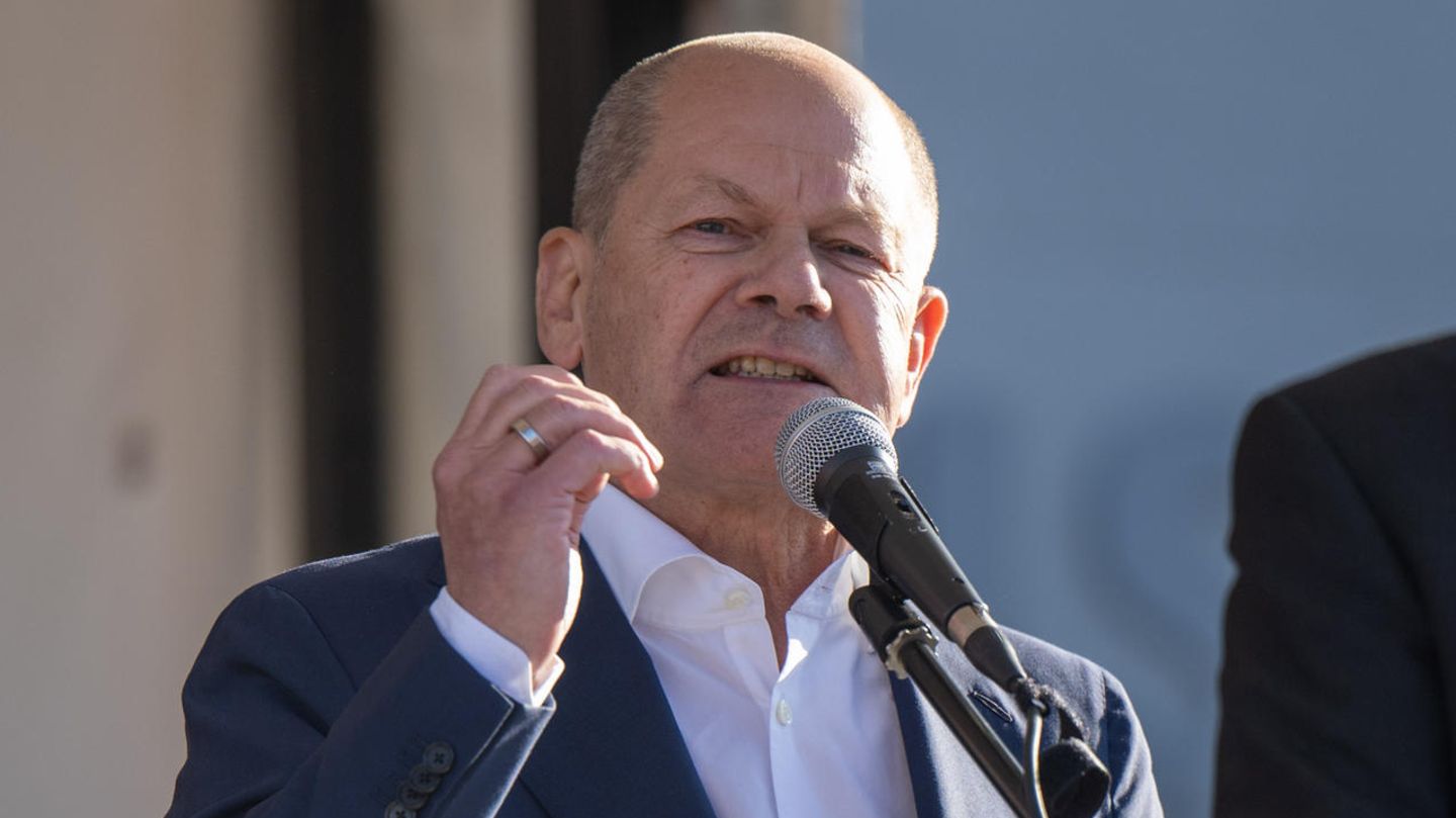 Olaf Scholz counters loud disruptors with surprising angry speech