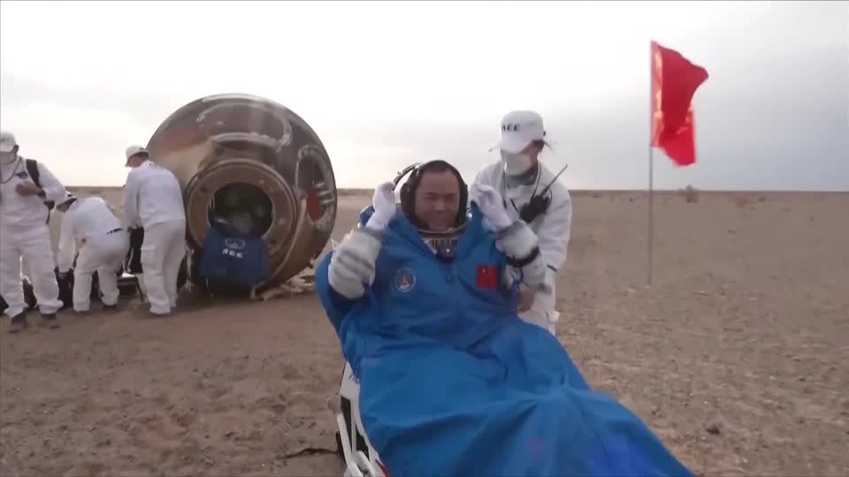 Video: Chinesische Astronauten zurück auf der Erde