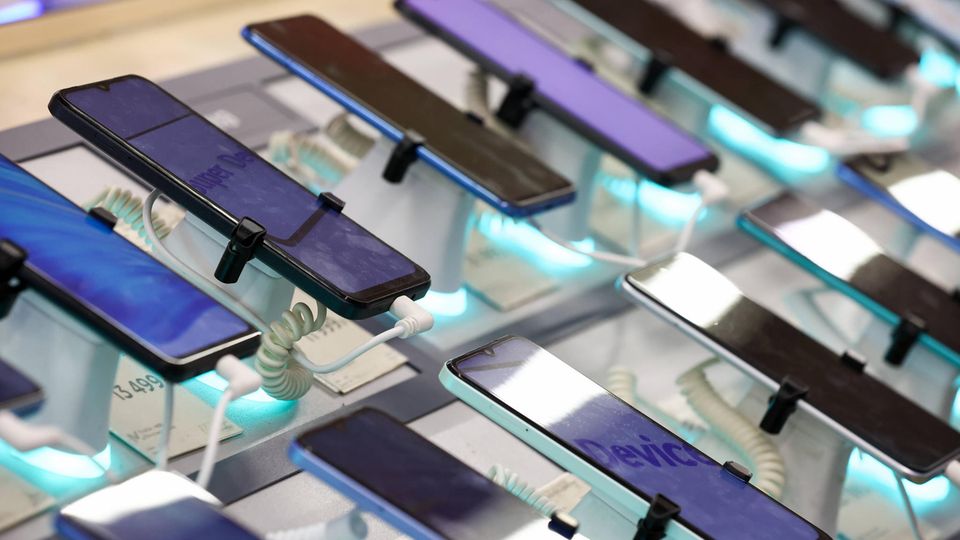 Teuer, empfindlich und verklebt: Wie Hersteller Reparaturen erschweren Teuer, empfindlich und verklebt: Wie Hersteller Reparaturen erschweren