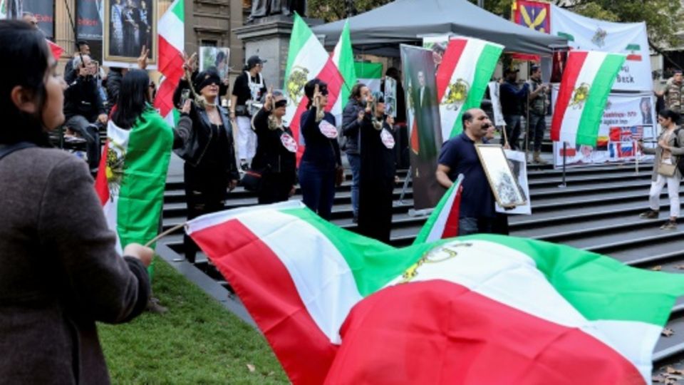 Iranische Aktivisten mit Protestaktion im australischen Melbourne am Sonntag