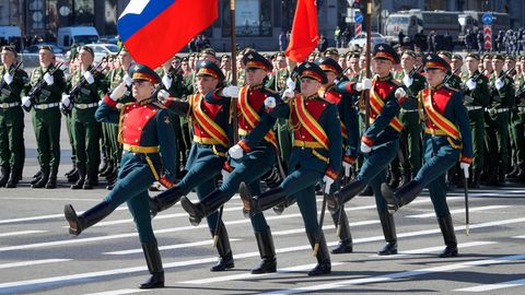 Russische Soldaten während einer Probe zu den Feierlichkeiten am 9. Mai, dem Tag des Sieges