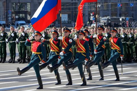 Russische Soldaten während einer Probe zu den Feierlichkeiten am 9. Mai, dem Tag des Sieges