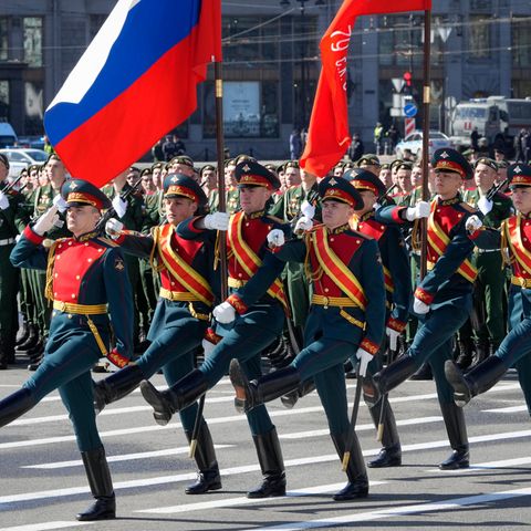 Russische Soldaten während einer Probe zu den Feierlichkeiten am 9. Mai, dem Tag des Sieges