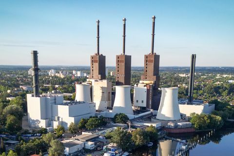 Das Heizkraftwerk in Lichterfelde. Die Anlage versorgt rund 100.000 Berliner Haushalte mit Strom und Fernwärme.