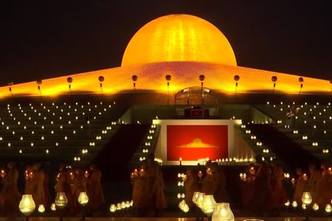 Video: 100.000 Laternen am höchsten buddhistischen Feiertag