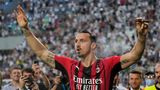 Zlatan Ibrahimovic vom AC Mailand raucht eine Zigarre