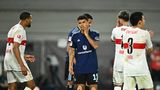 Au Backe: Nach dem Hinspiel in Stuttgart steht der Hamburger SV um Ransford-Yeboah Königsdörffer (Mitte) vor einem weiteren Jahr in der zweiten Liga. 3:0 gewann der VfB Stuttgart das Hinspiel, verpasste dabei einen noch deutlicheren Sieg. Nur ein Fußball-Wunder kann den HSV retten.