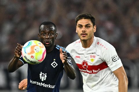 Endspiele um den Auf- oder Abstieg: Relegation in der Bundesliga: Bengalos, Platzstürme und immer wieder der HSV