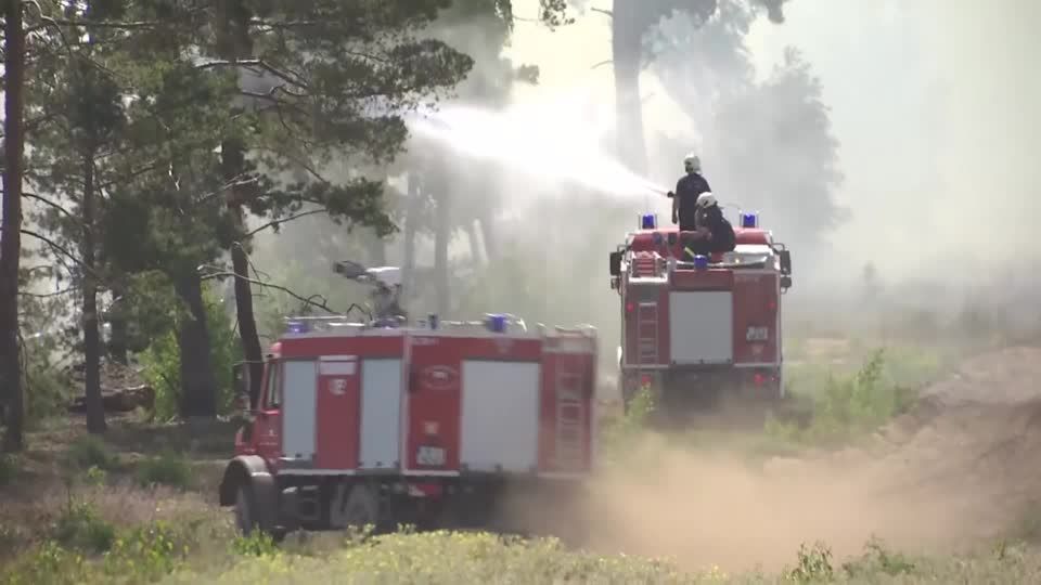 Video: Waldbrand bei Jüterbog dauert an