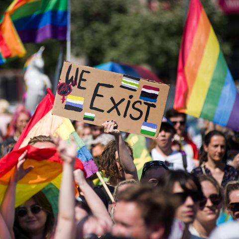 "Wir existieren", heißt es auf einer Demo für LGBTIQ*-Rechte für die Ukraine