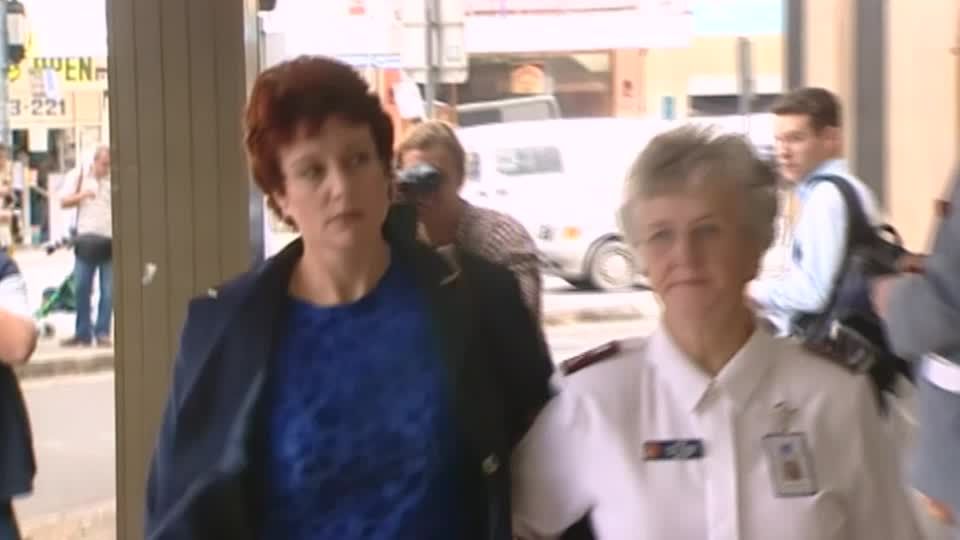 Video: Wegen Mordes verurteilte Mutter nach 20 Jahren begnadigt Video: Wegen Mordes verurteilte Mutter nach 20 Jahren begnadigt