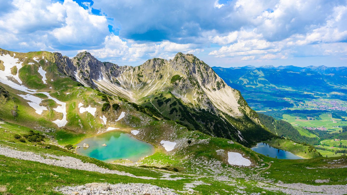 Platz 9: Rubihorn und Gaisalpsee, Bayern Startpunkt für die alpine Bergtour durch die Allgäuer Alpen ist der kostenpflichtige Parkplatz Nebelhornbahn südlich von Oberstdorf. Vorbei am unteren Gaisalpsee geht es dann durchgehend bergauf durch die Hochalpen bis zum Rubihorn. Belohnt werden Bergwanderer mit guter Kondition dann mit einem Panoramablick vom Gipfel. Art: Rundweg Strecke: 15,9 Kilometer