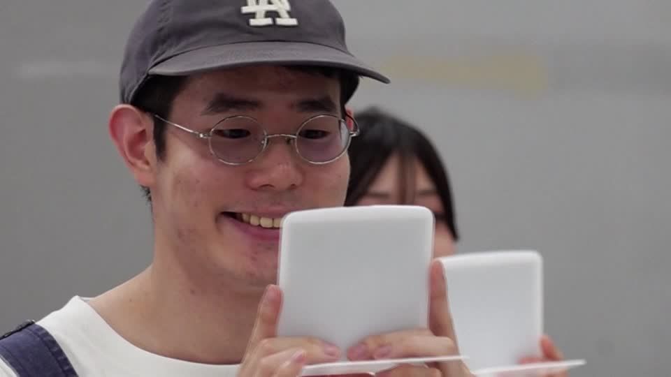 Video: Die "Lächelkurse" von Frau Kawano