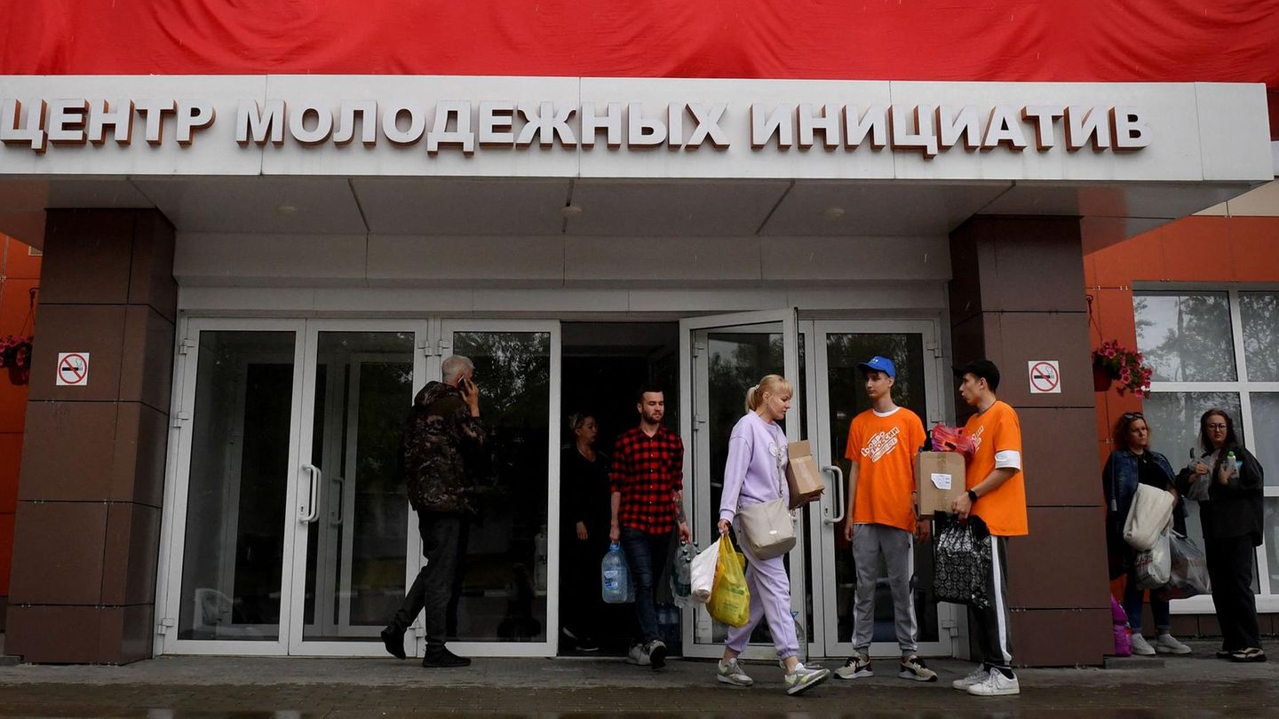 Anti-Kremlin fighters announce capture of Russian town