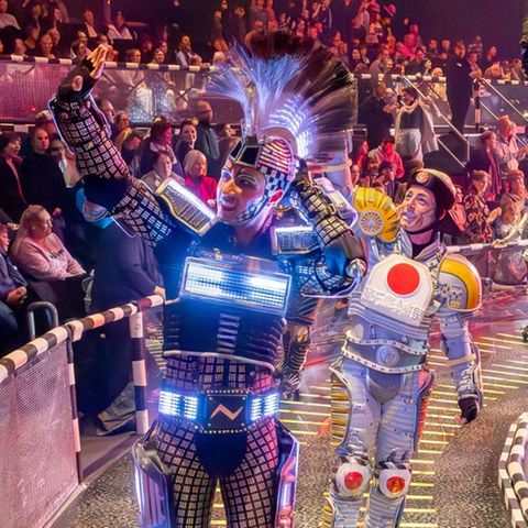 Die Starlight Express Darsteller fahren durch die Reihen