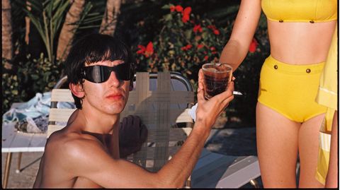 George Harrison von den Beatles am Pool in Miami