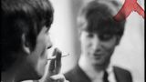 Harrison und Lennon der Beatles rauchend