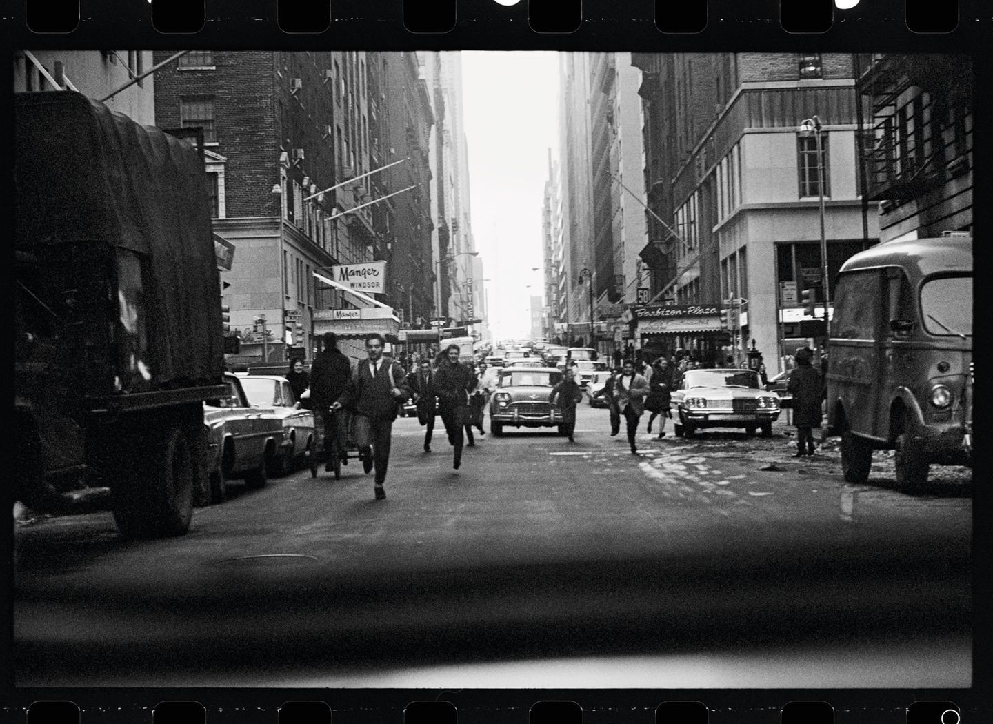 Fans verfolgen das Auto der Beatles in New York