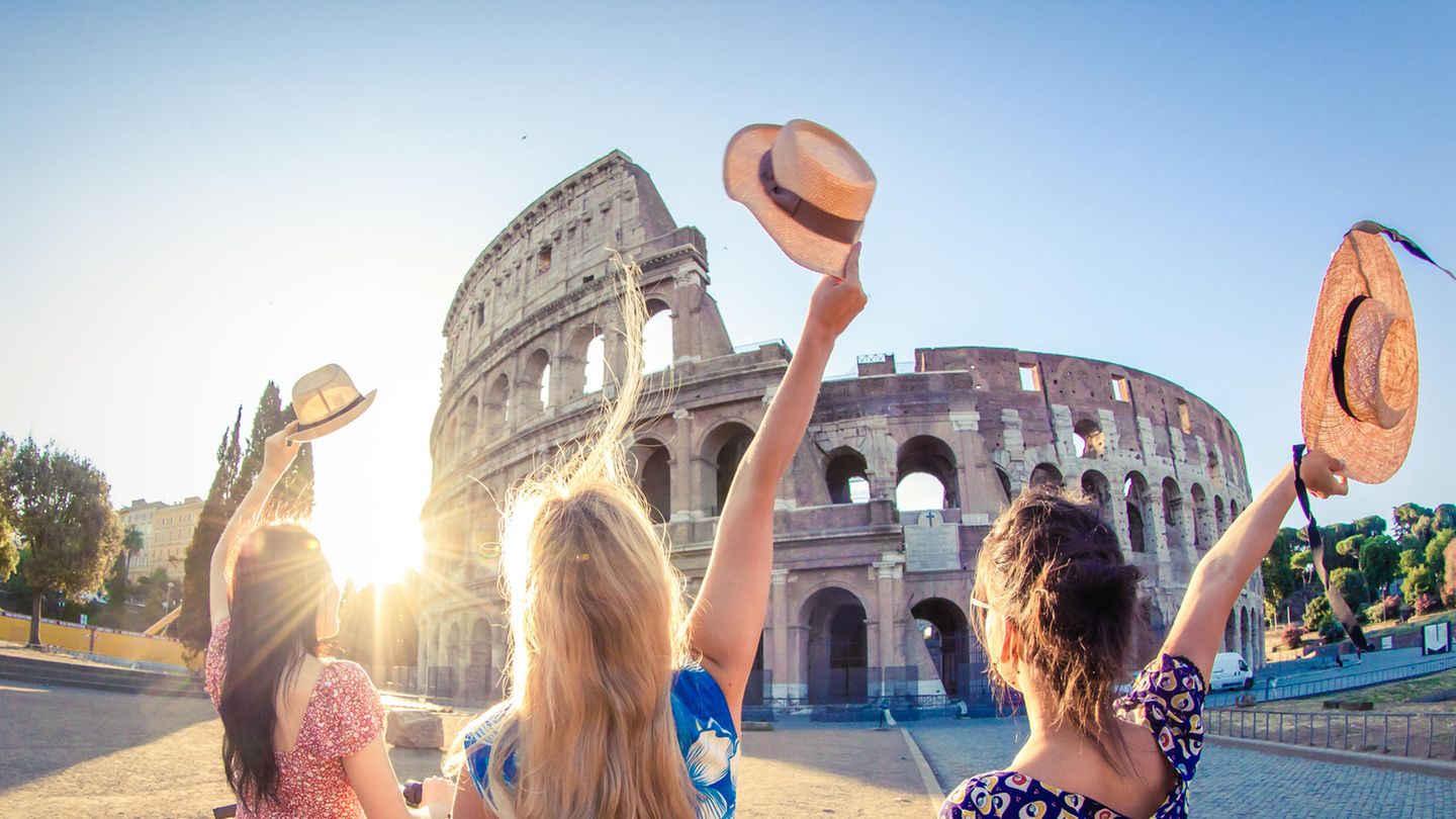 L’Italia si aspetta una corsa da record e stabilisce nuove regole per i vacanzieri