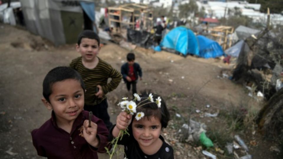 Kinder im griechischen Flüchtlingslager Moria auf Lesbos