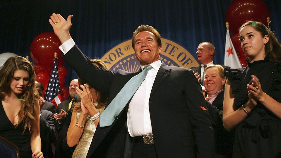 Arnold Schwarzenegger wird Gouverneur